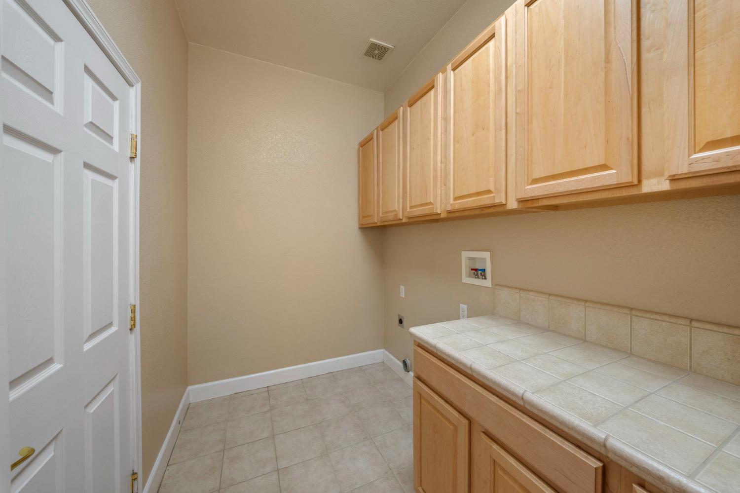 3917 Lakeside Dr, Modesto, CA 95355