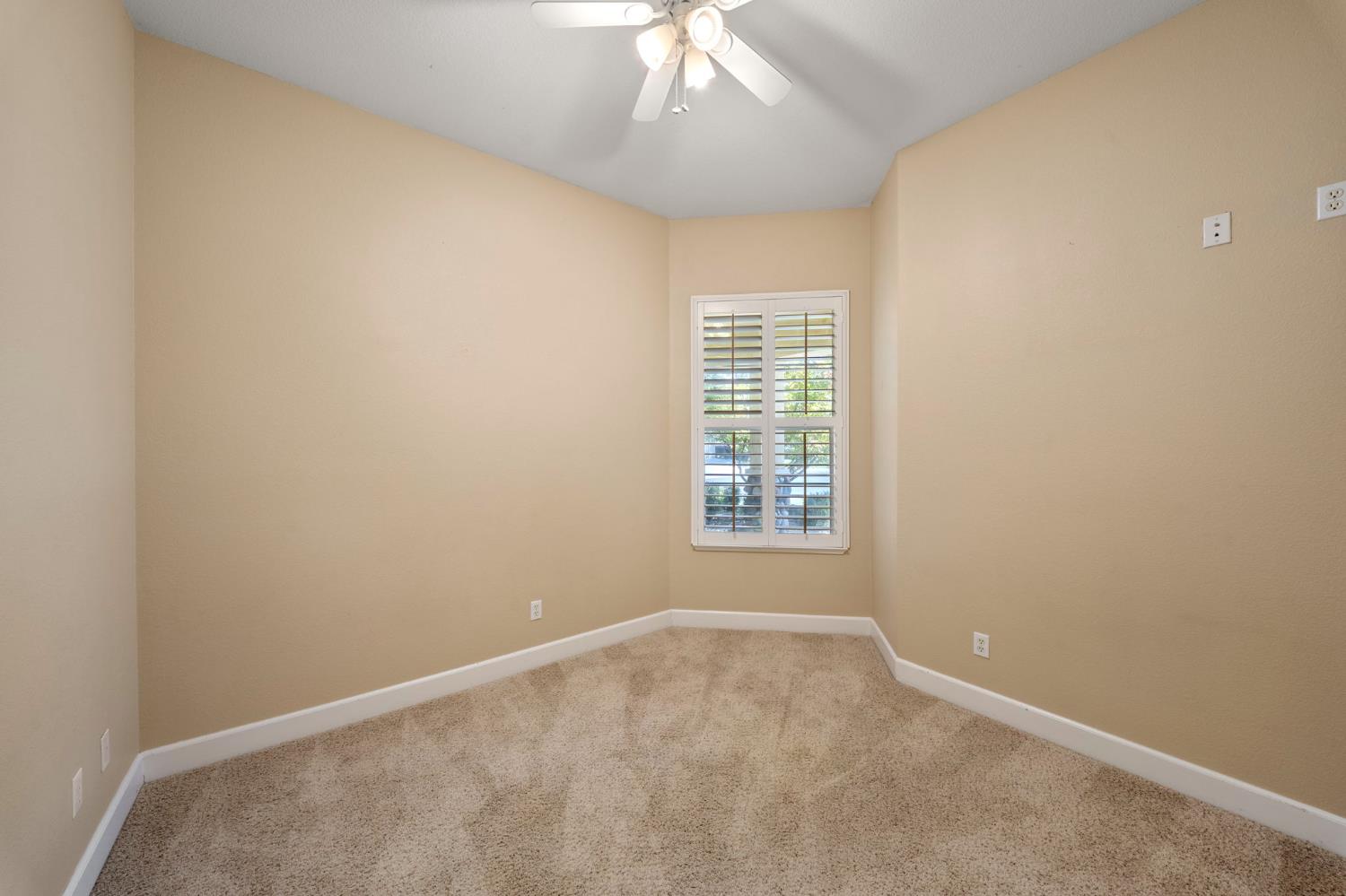 3917 Lakeside Dr, Modesto, CA 95355