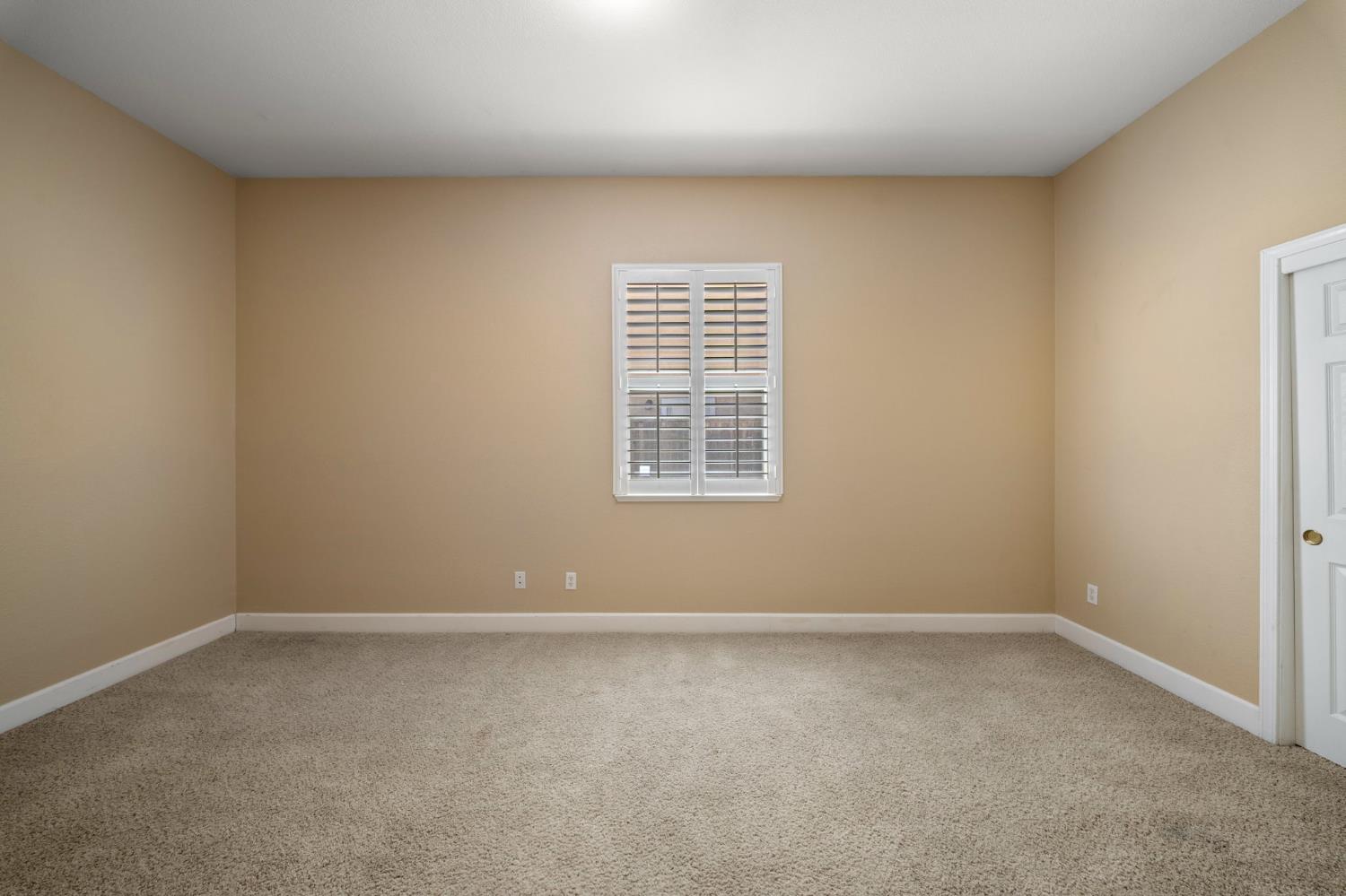 3917 Lakeside Dr, Modesto, CA 95355
