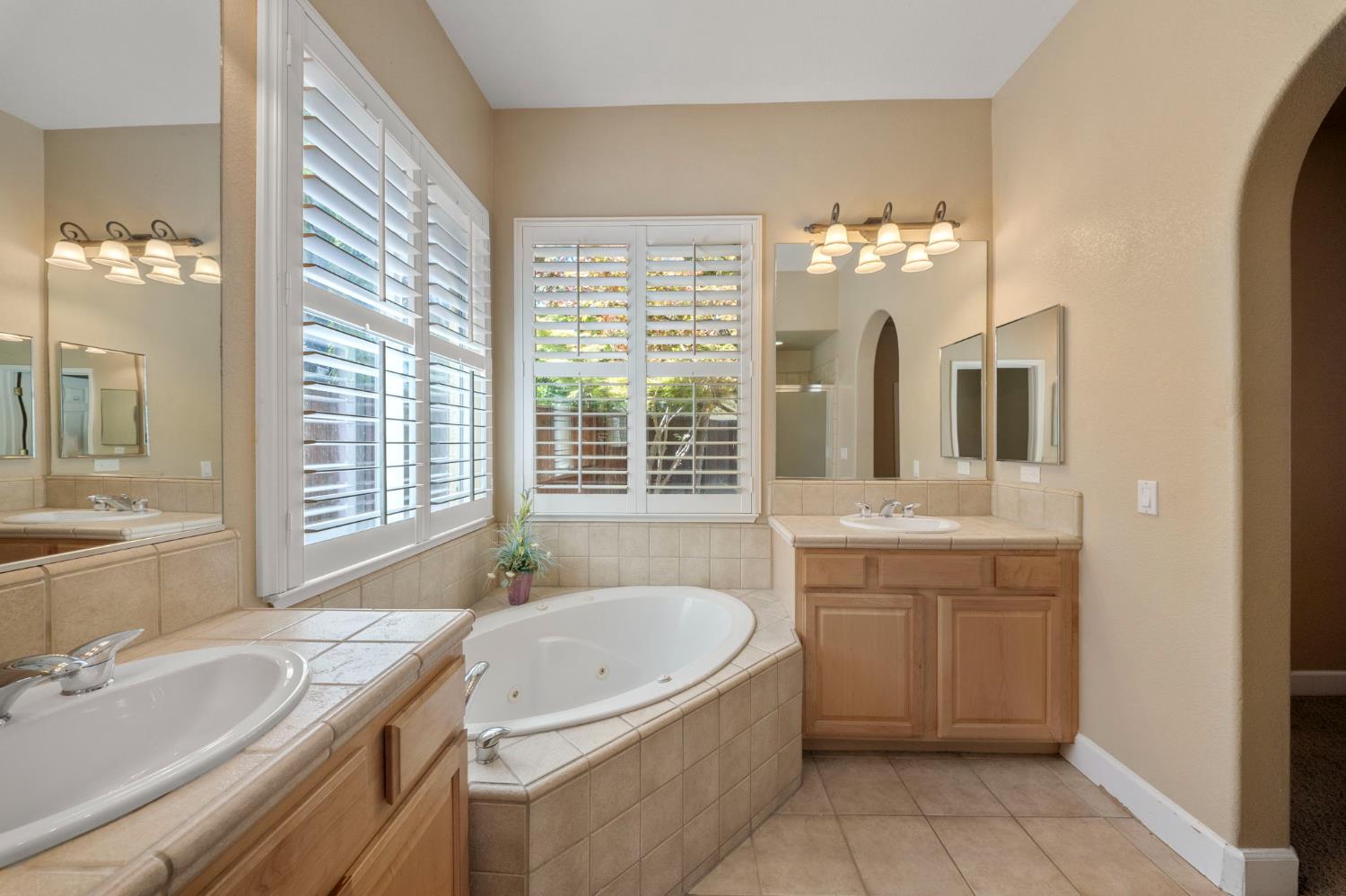 3917 Lakeside Dr, Modesto, CA 95355
