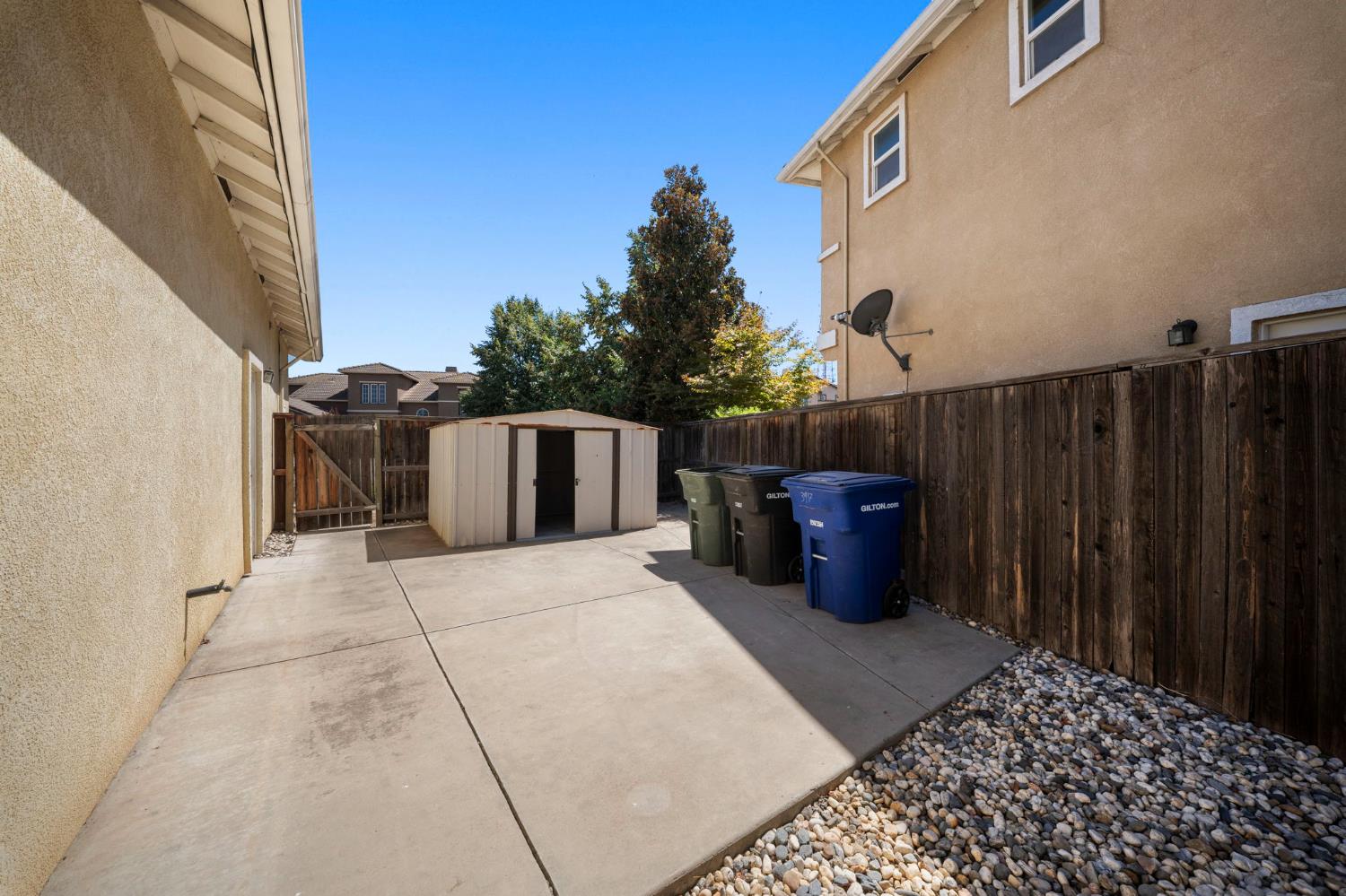 3917 Lakeside Dr, Modesto, CA 95355