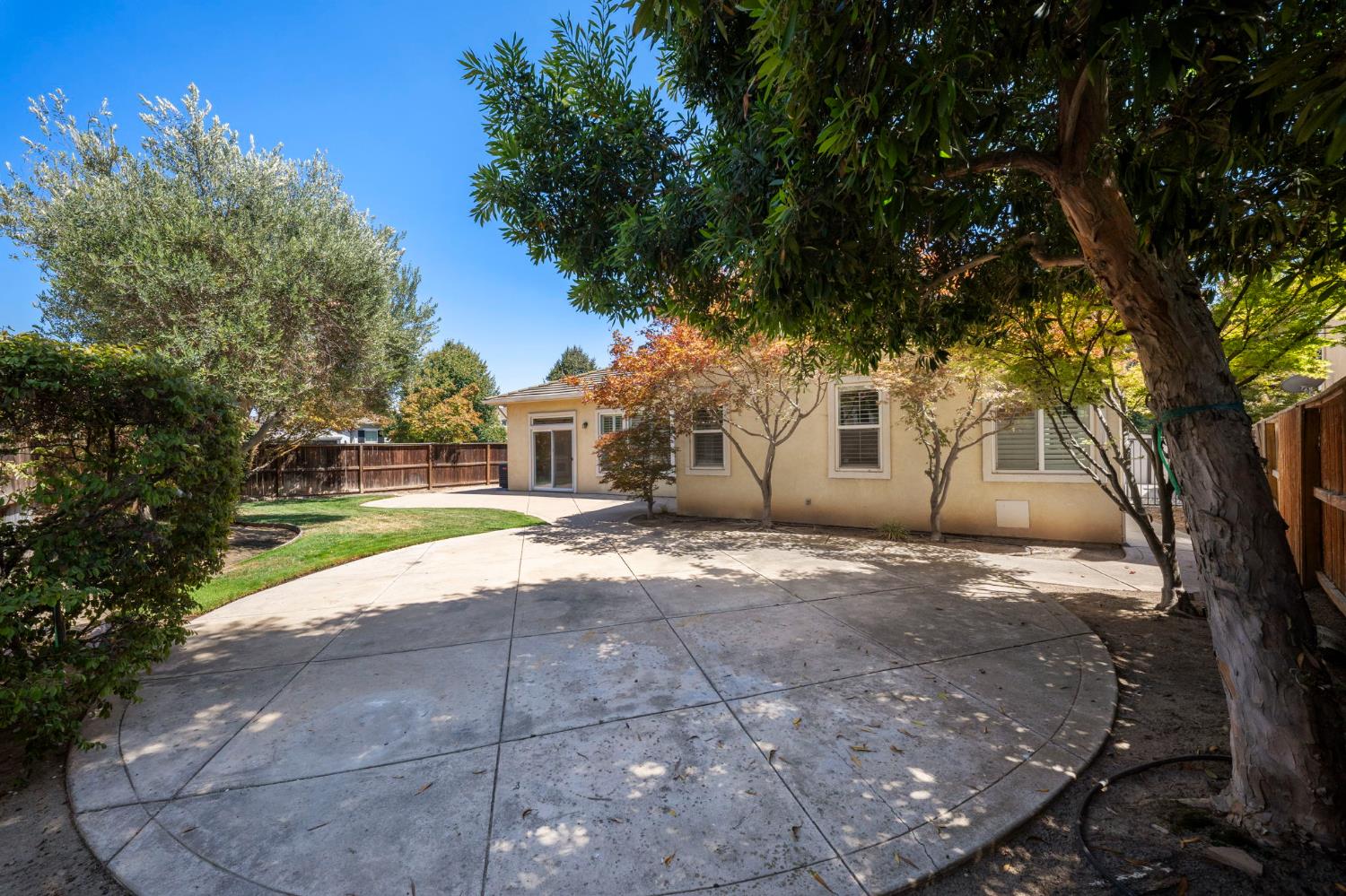 3917 Lakeside Dr, Modesto, CA 95355