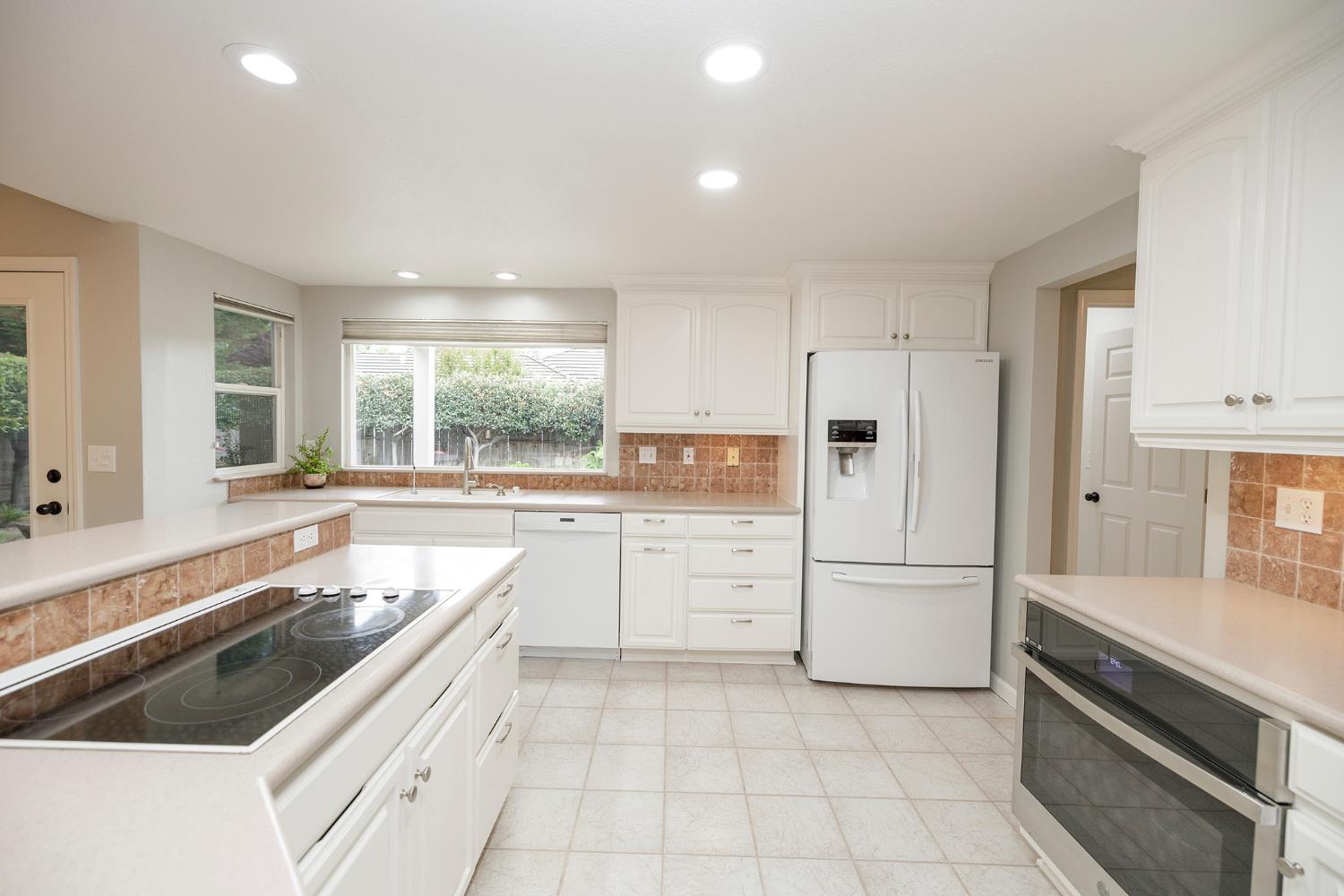 808 Stonecreek Cir, Modesto, CA 95355