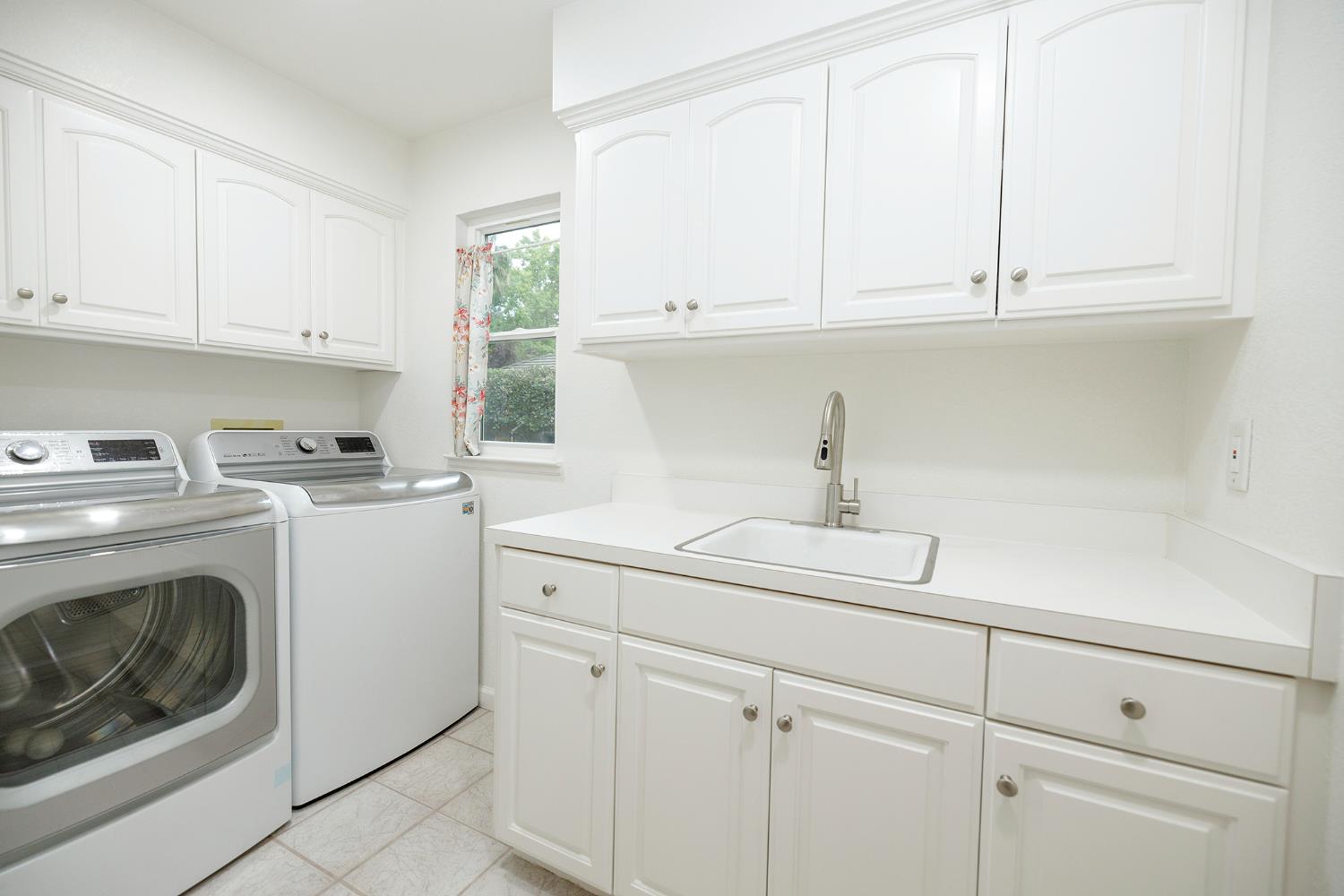 808 Stonecreek Cir, Modesto, CA 95355