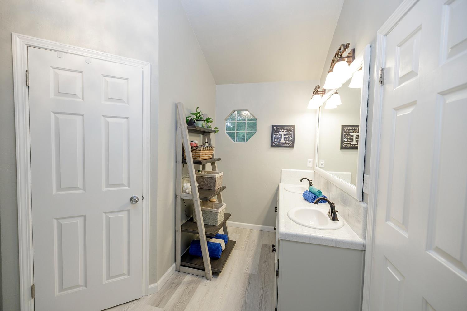 808 Stonecreek Cir, Modesto, CA 95355