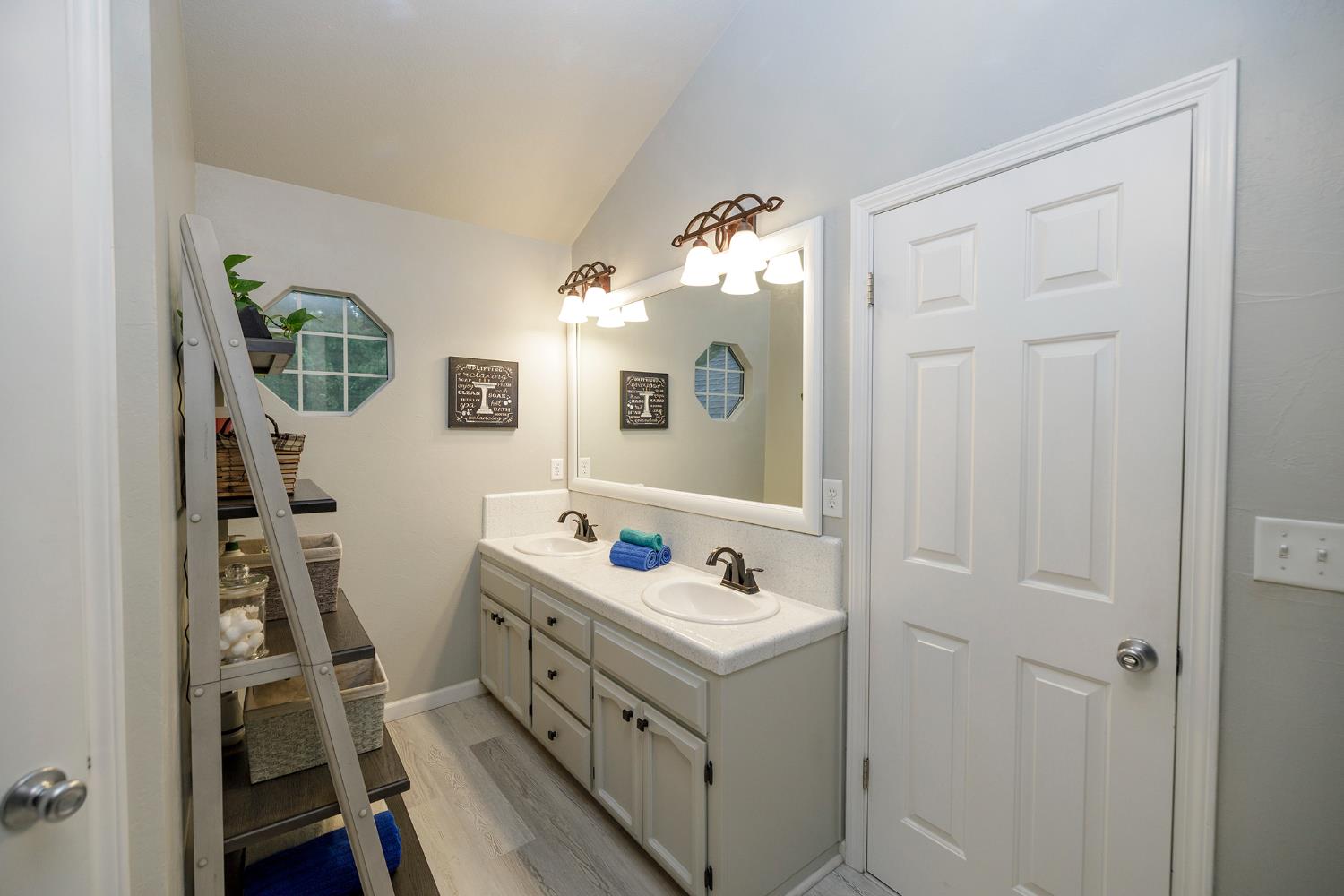 808 Stonecreek Cir, Modesto, CA 95355