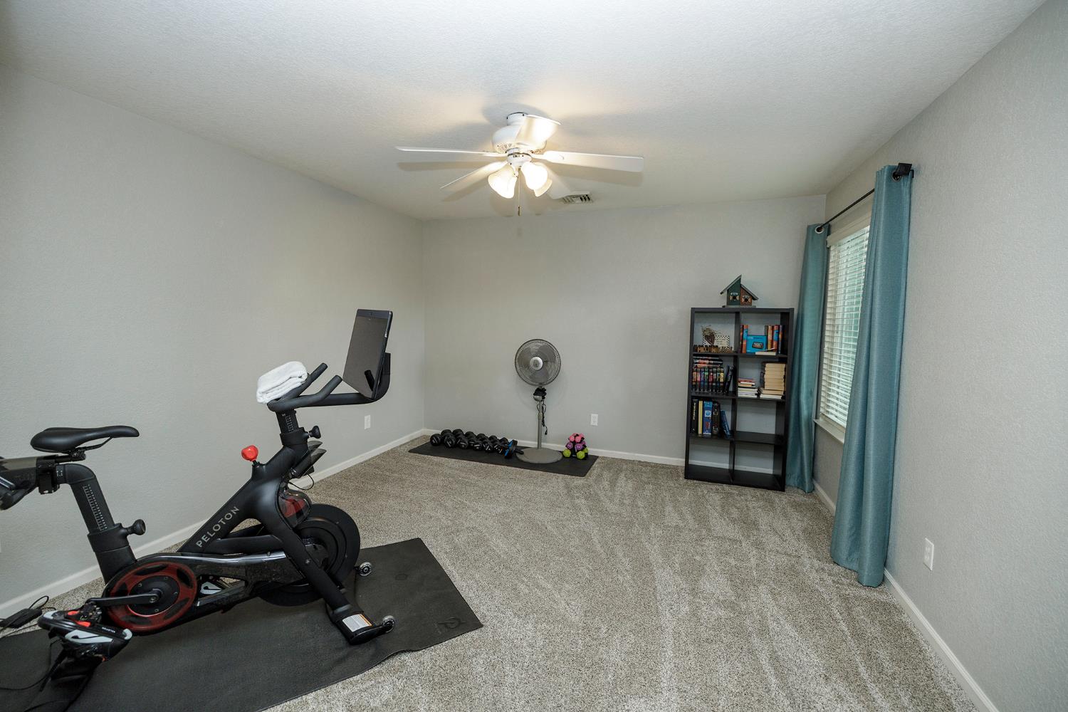 808 Stonecreek Cir, Modesto, CA 95355