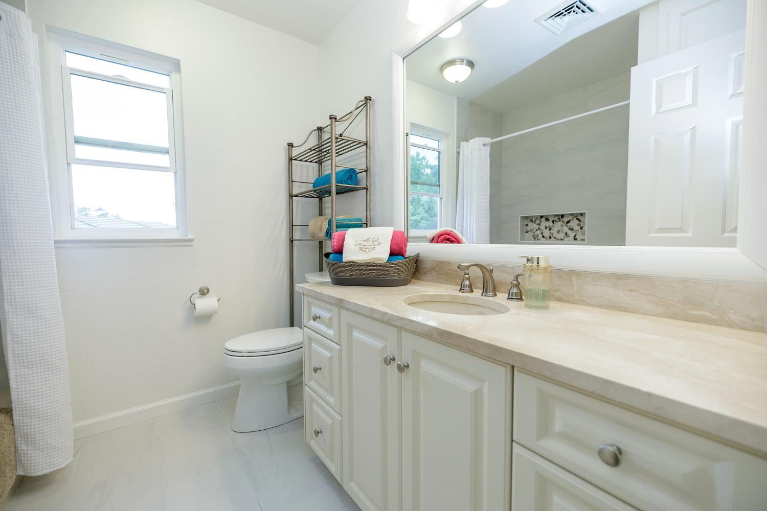 808 Stonecreek Cir, Modesto, CA 95355