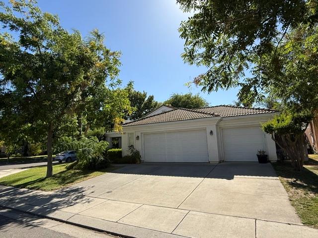 2001 Paramont Way, Modesto, CA 95355