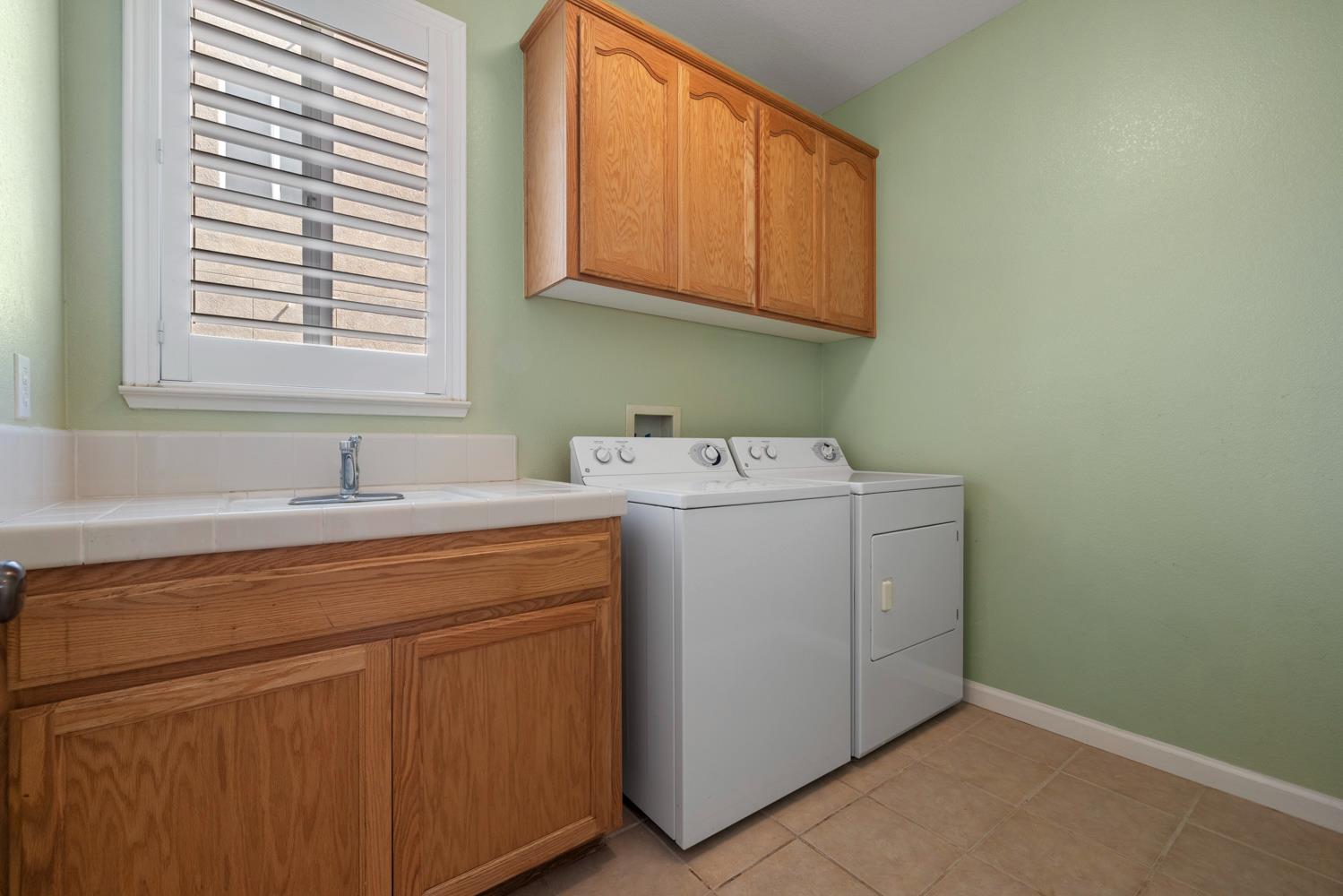 4000 Viader Dr, Modesto, CA 95356