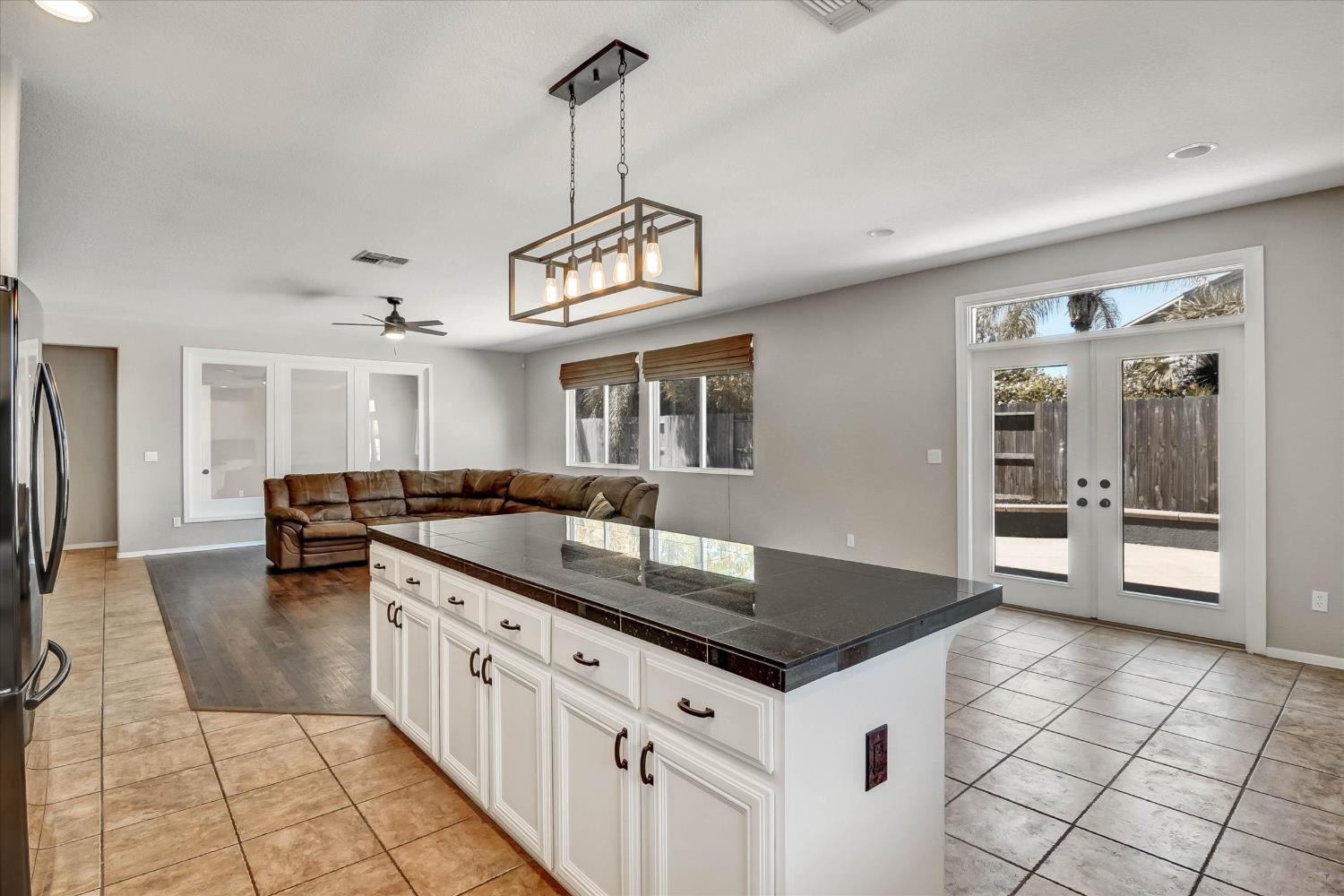 537 Gregory, Manteca, CA 95336