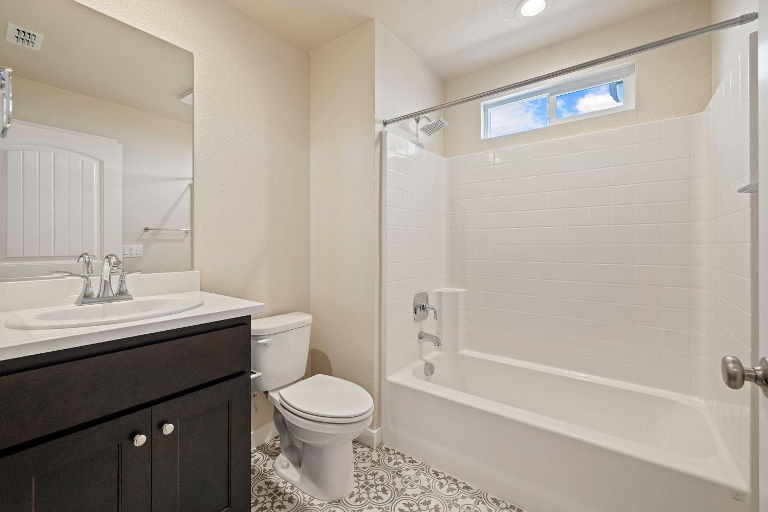 465 Quarto Dr, Turlock, CA 95380