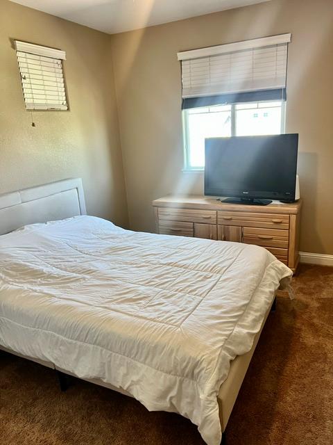2009 Gus Vilallta Dr, Los Banos, CA 93635