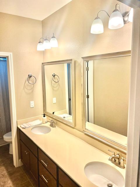 2009 Gus Vilallta Dr, Los Banos, CA 93635
