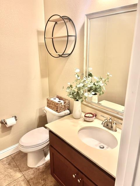 2009 Gus Vilallta Dr, Los Banos, CA 93635