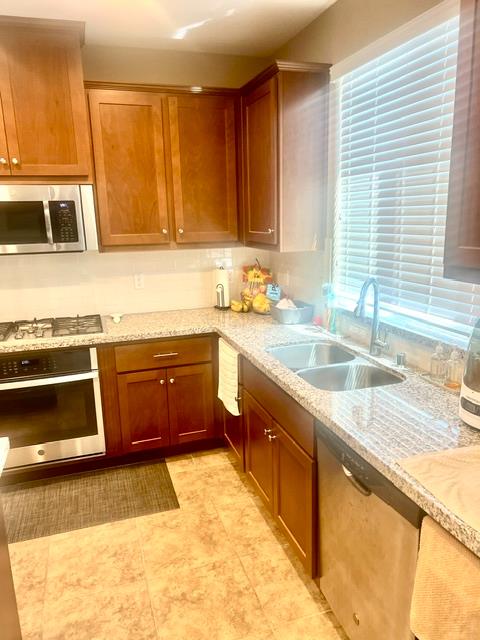 2009 Gus Vilallta Dr, Los Banos, CA 93635