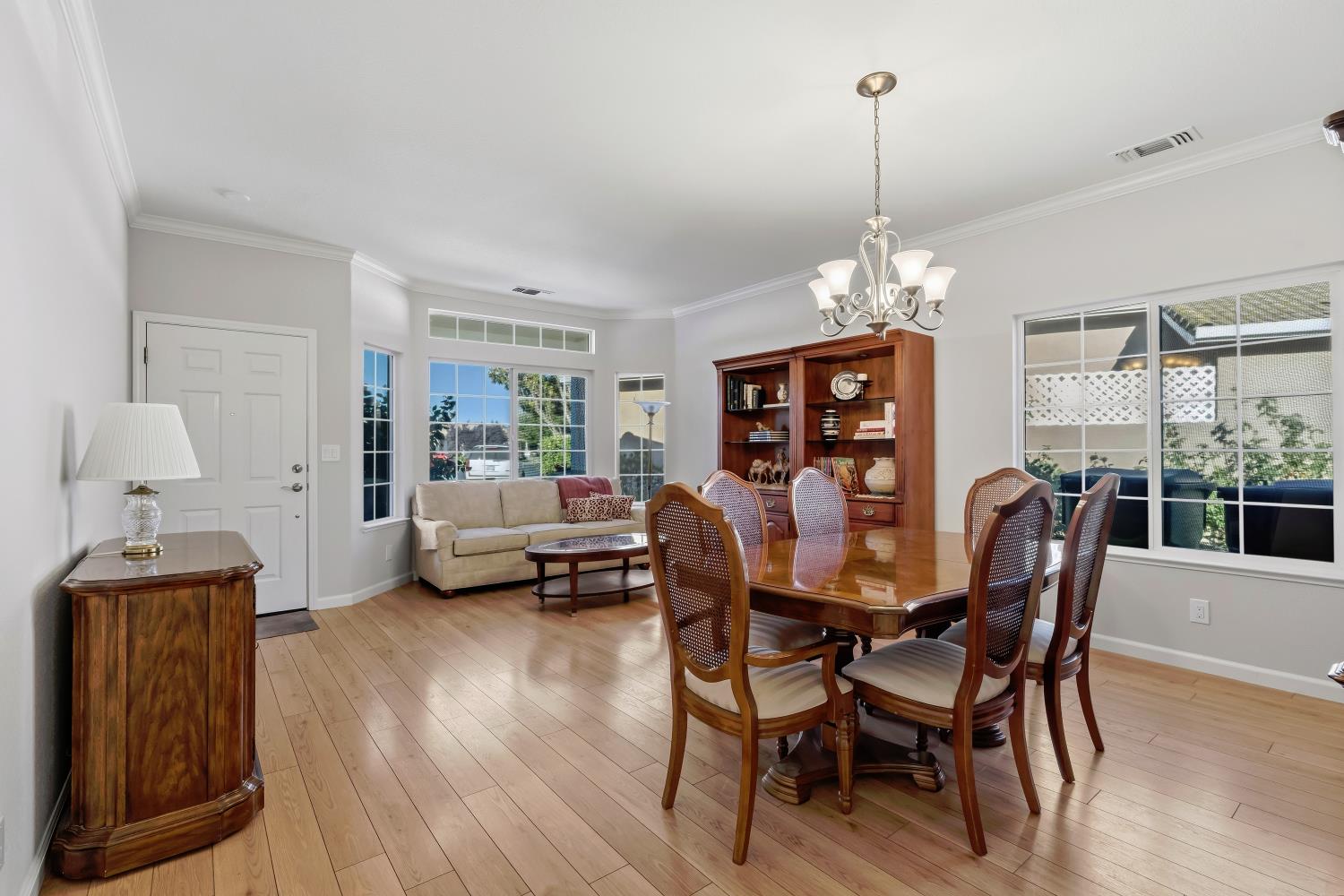 3201 Spring Crest Dr, Turlock, CA 95382