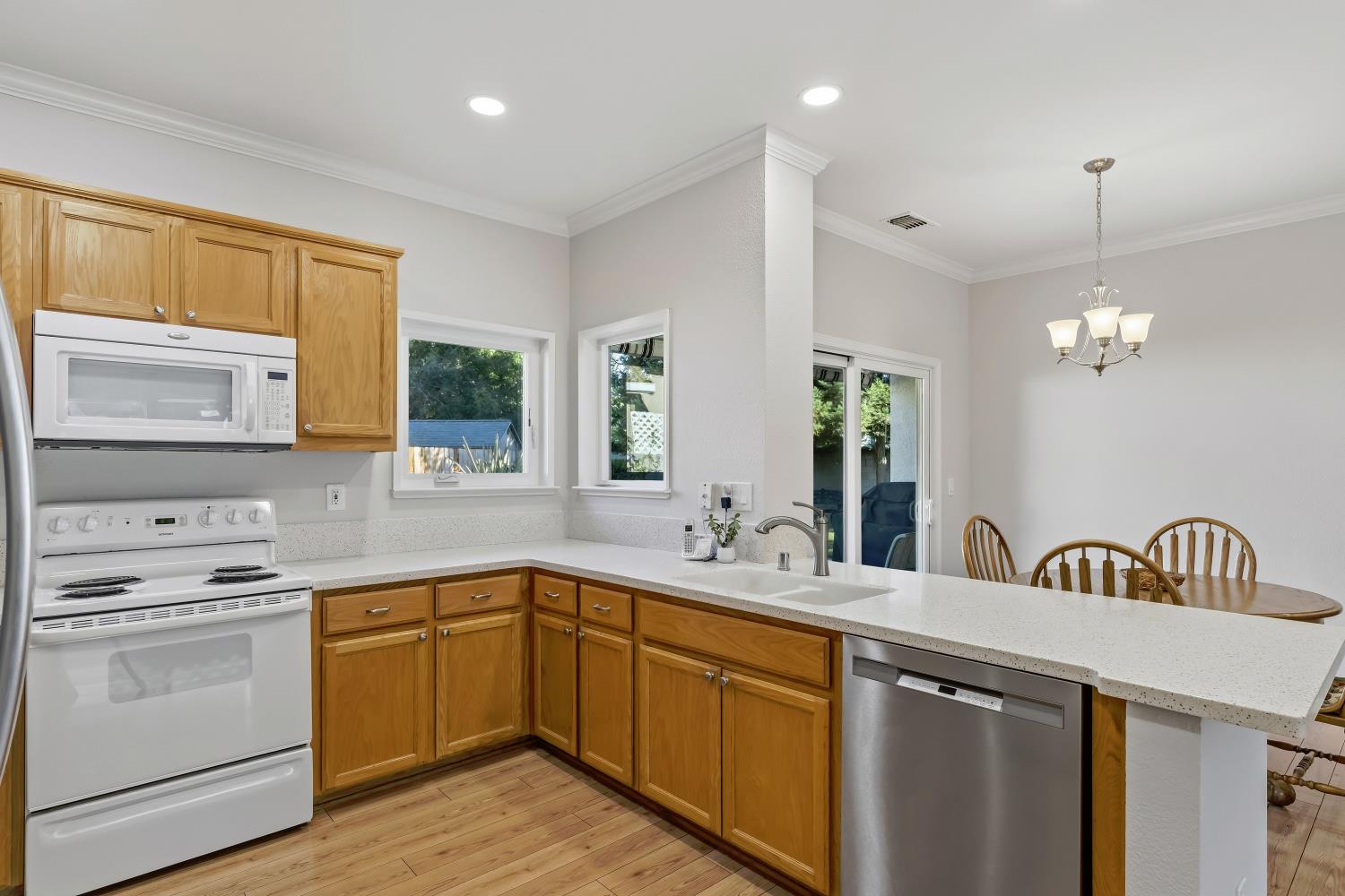 3201 Spring Crest Dr, Turlock, CA 95382