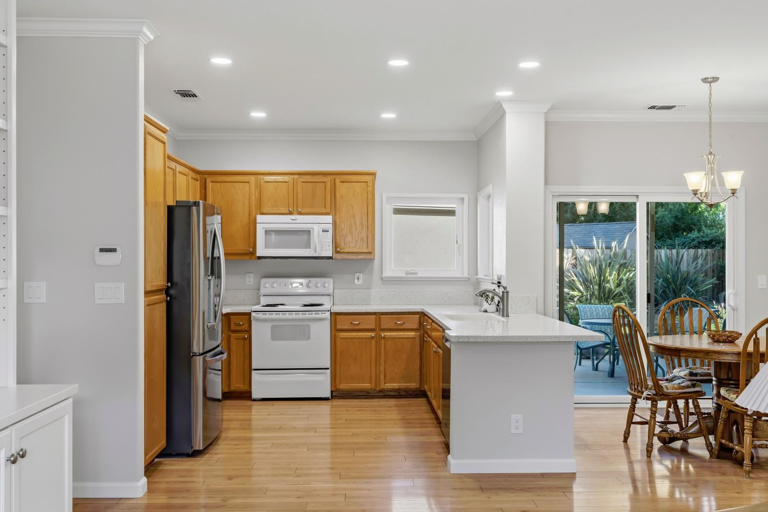3201 Spring Crest Dr, Turlock, CA 95382