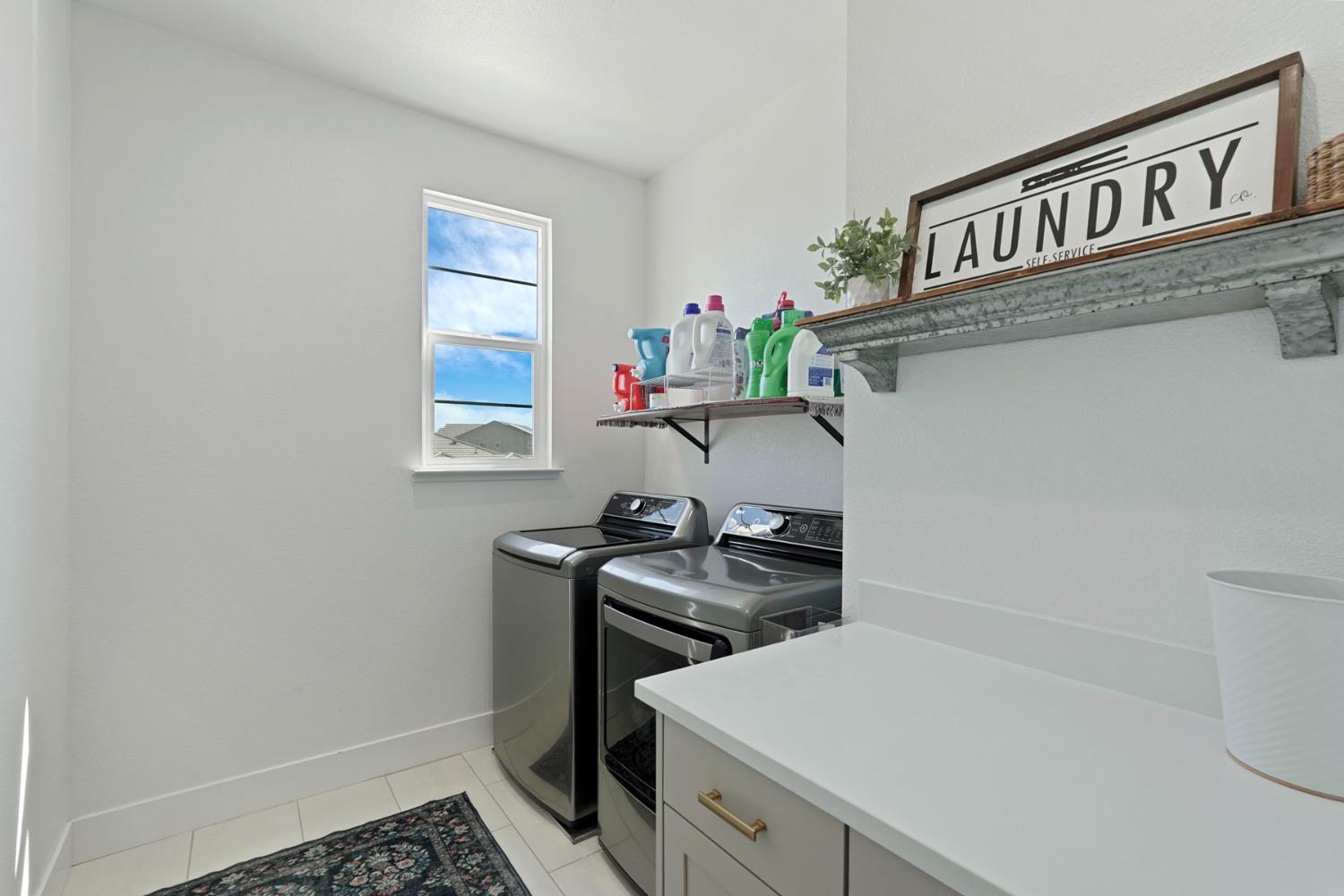 394 Vinal Dr, Manteca, CA 95337