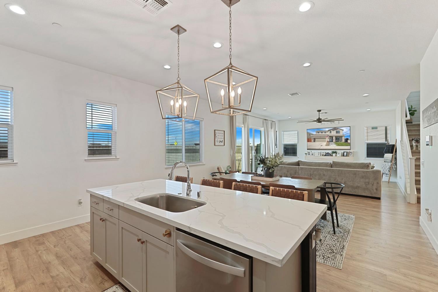 394 Vinal Dr, Manteca, CA 95337