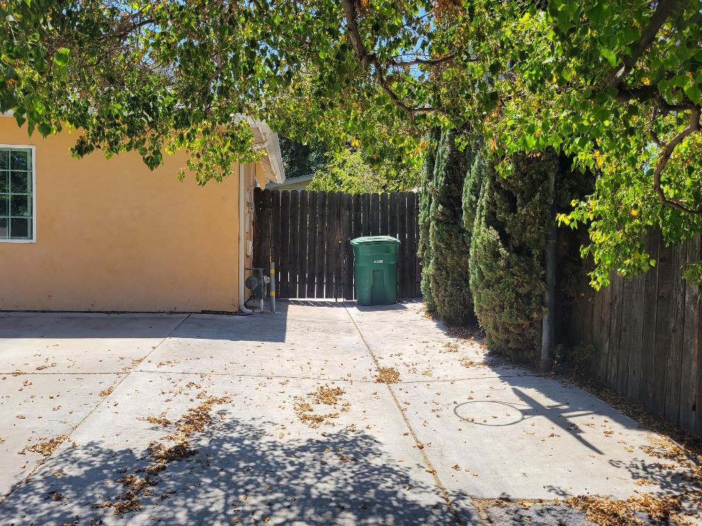 2101 Canal Farm Ln, Los Banos, CA 93635