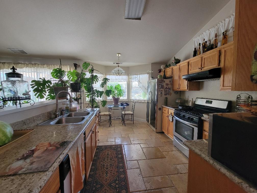 2101 Canal Farm Ln, Los Banos, CA 93635