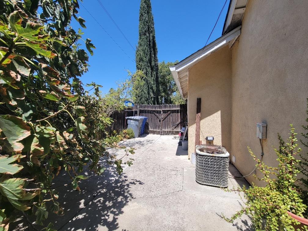 2101 Canal Farm Ln, Los Banos, CA 93635