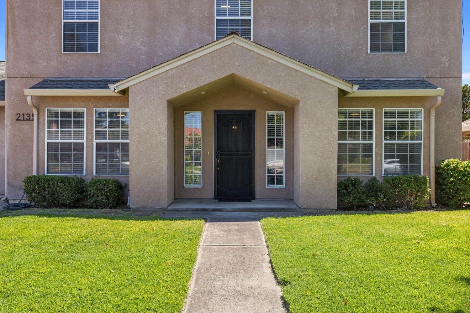 2135 Navajo Ct, Oakdale, CA 95361