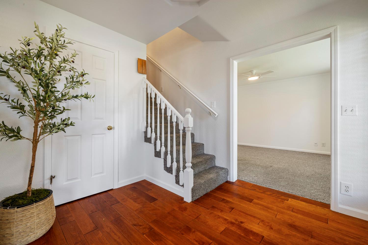 2135 Navajo Ct, Oakdale, CA 95361