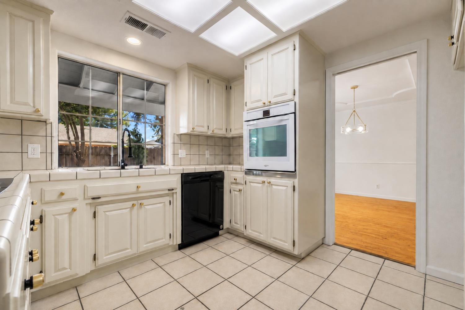 2135 Navajo Ct, Oakdale, CA 95361