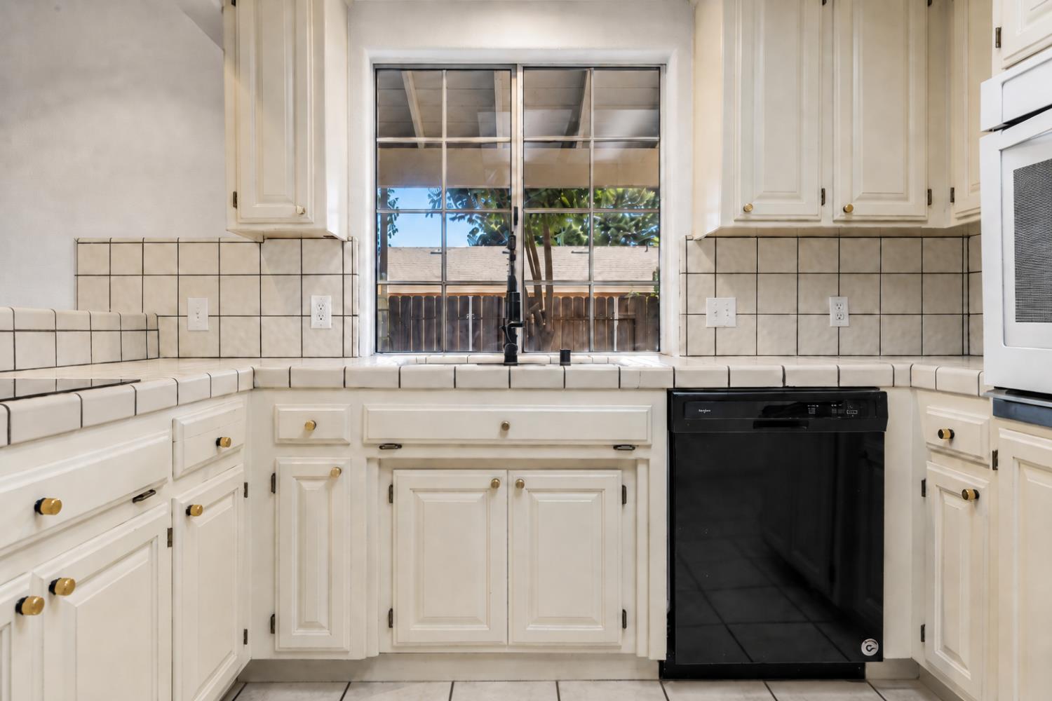 2135 Navajo Ct, Oakdale, CA 95361