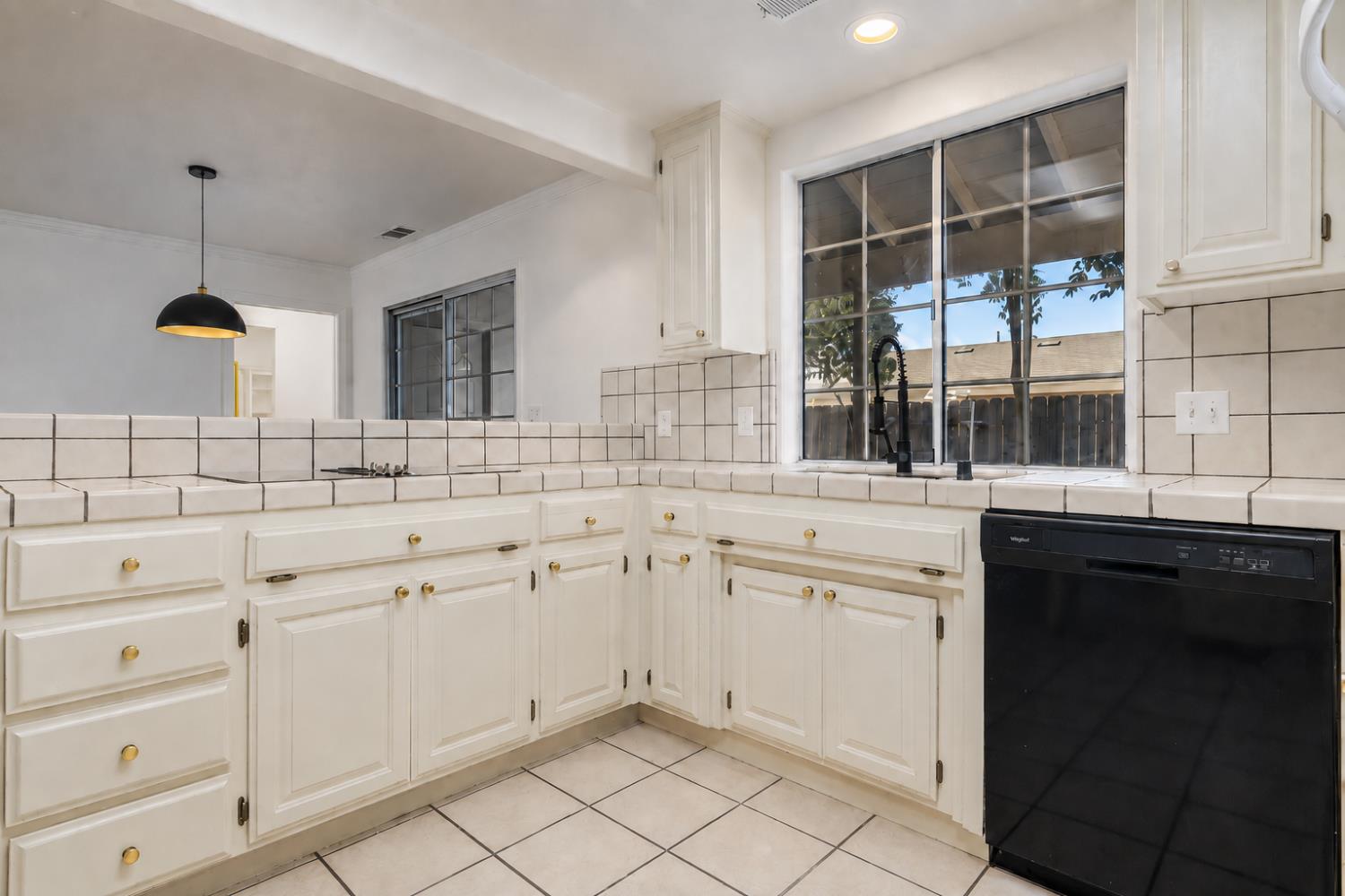 2135 Navajo Ct, Oakdale, CA 95361