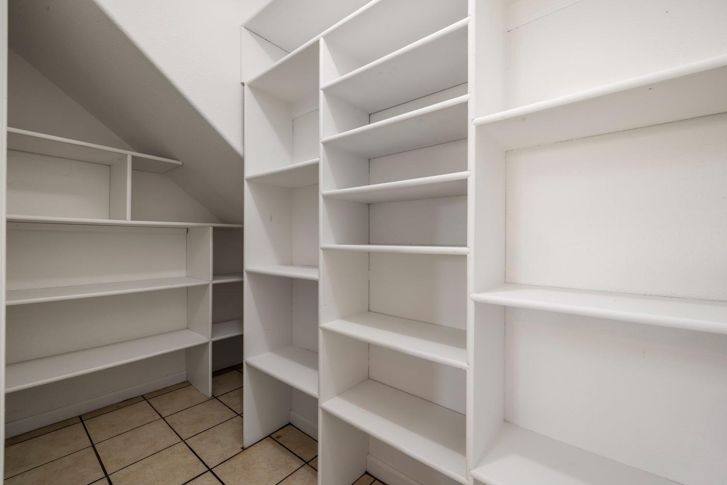 2135 Navajo Ct, Oakdale, CA 95361