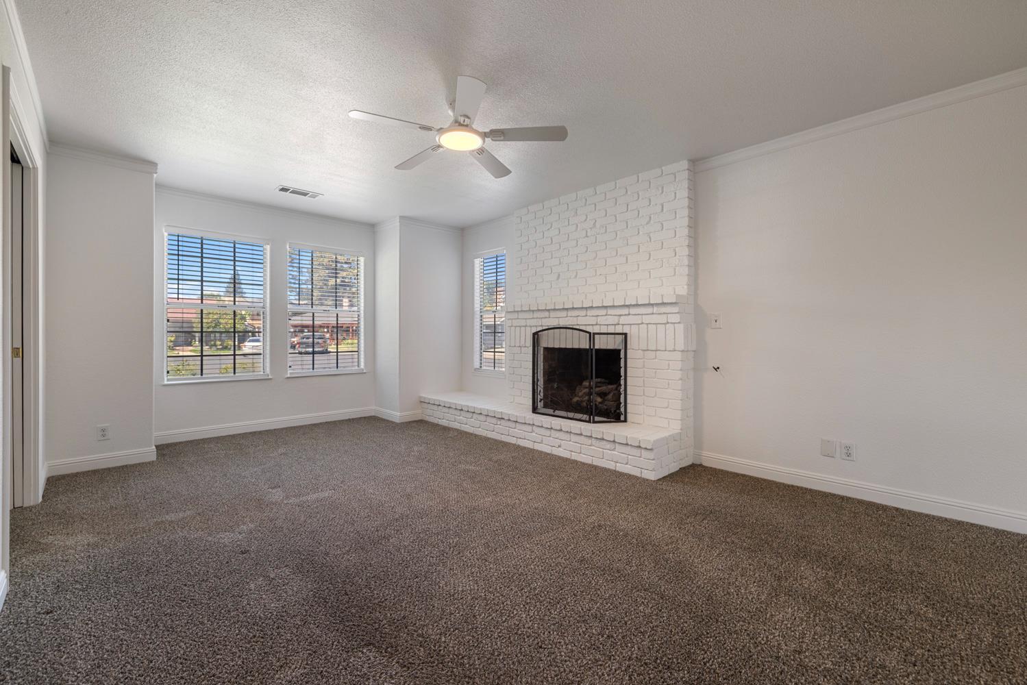 2135 Navajo Ct, Oakdale, CA 95361