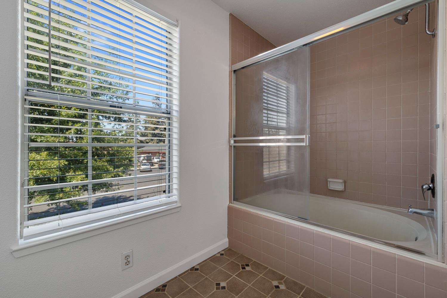 2135 Navajo Ct, Oakdale, CA 95361