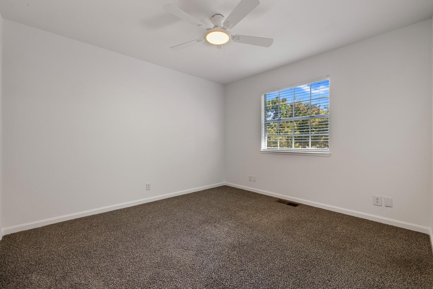 2135 Navajo Ct, Oakdale, CA 95361
