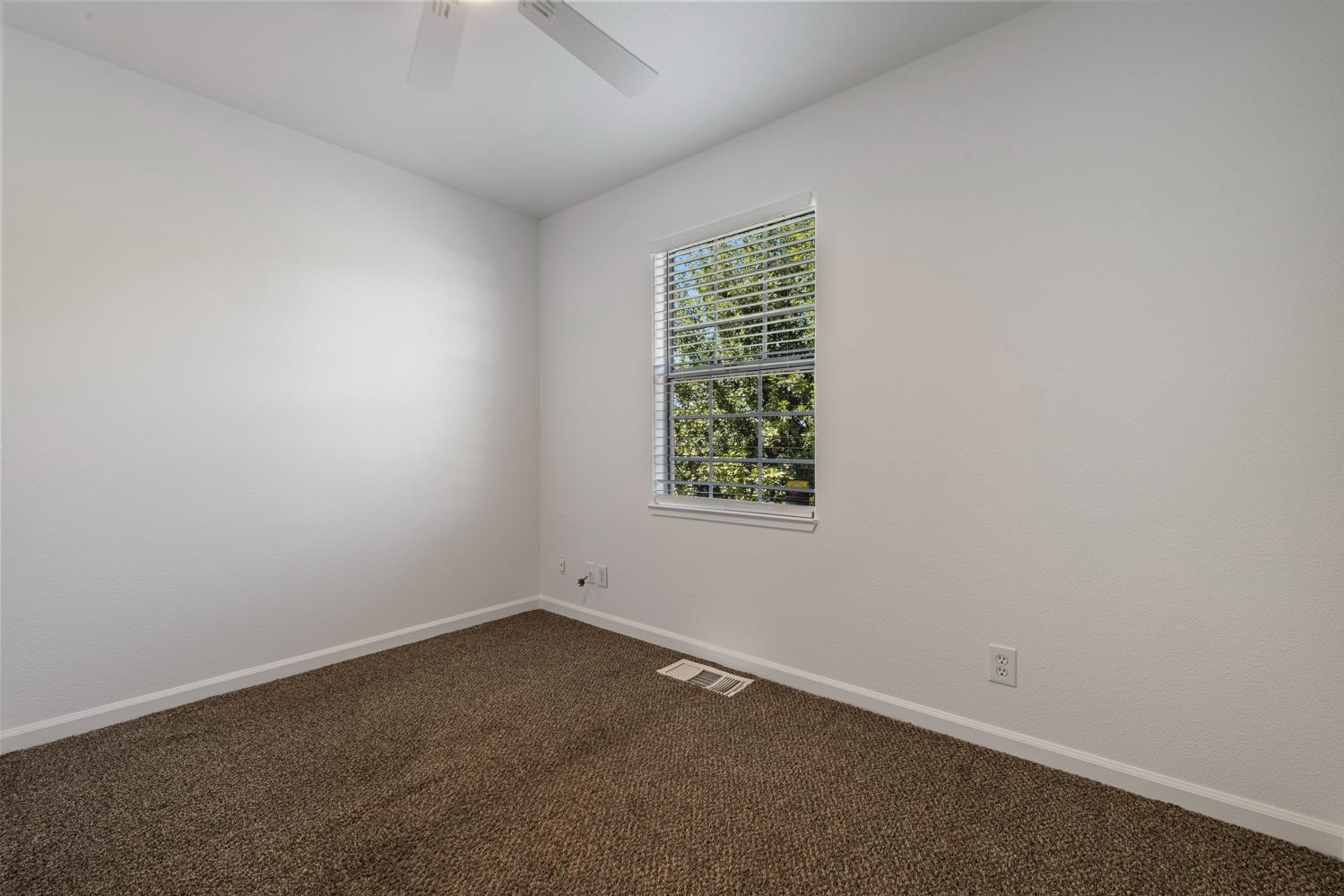 2135 Navajo Ct, Oakdale, CA 95361
