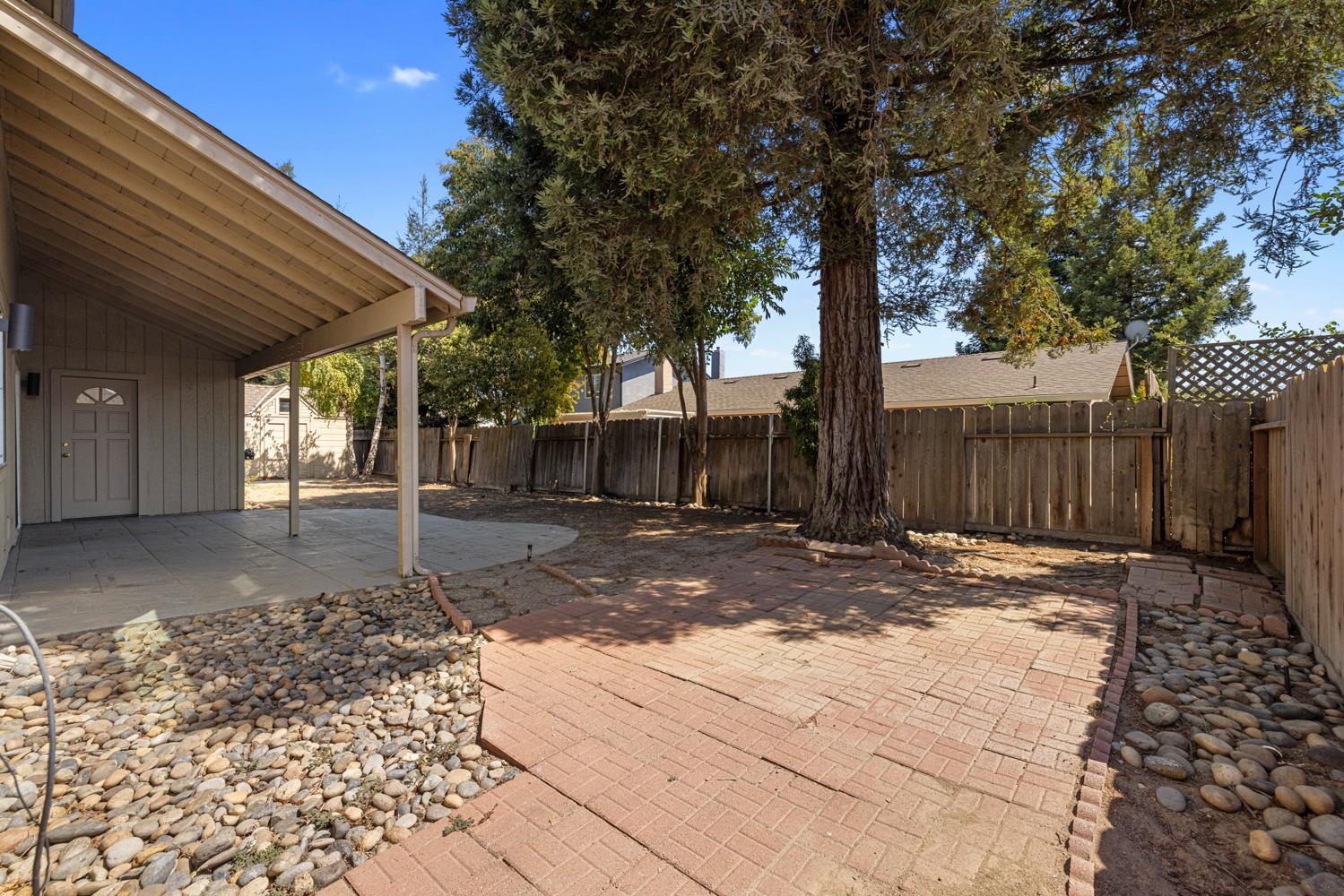 2135 Navajo Ct, Oakdale, CA 95361