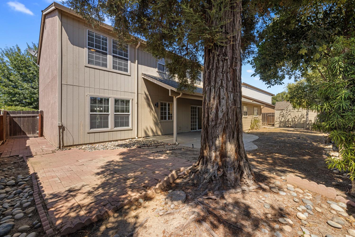 2135 Navajo Ct, Oakdale, CA 95361