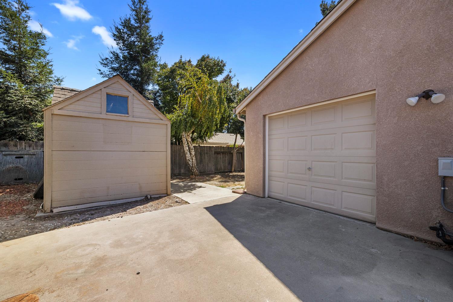 2135 Navajo Ct, Oakdale, CA 95361