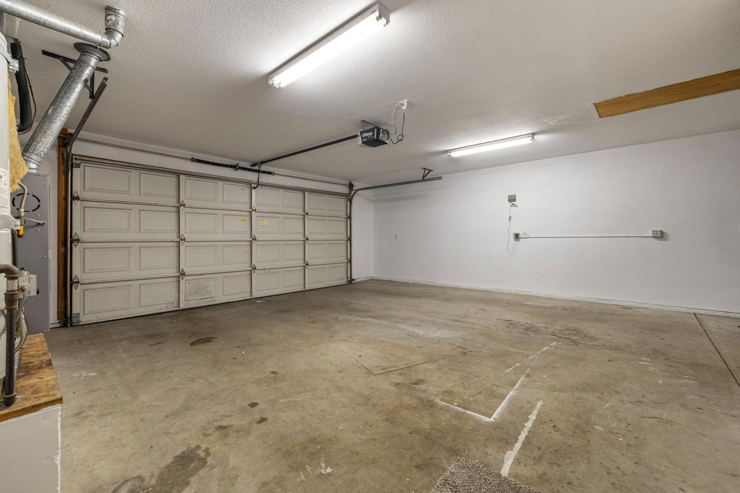 2135 Navajo Ct, Oakdale, CA 95361