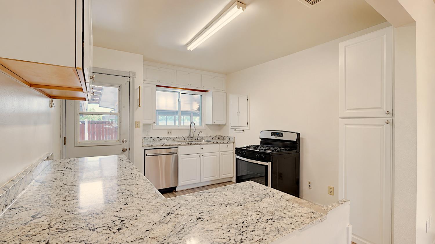 324 Sycamore Ave, Manteca, CA 95336