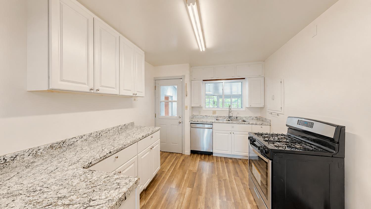 324 Sycamore Ave, Manteca, CA 95336