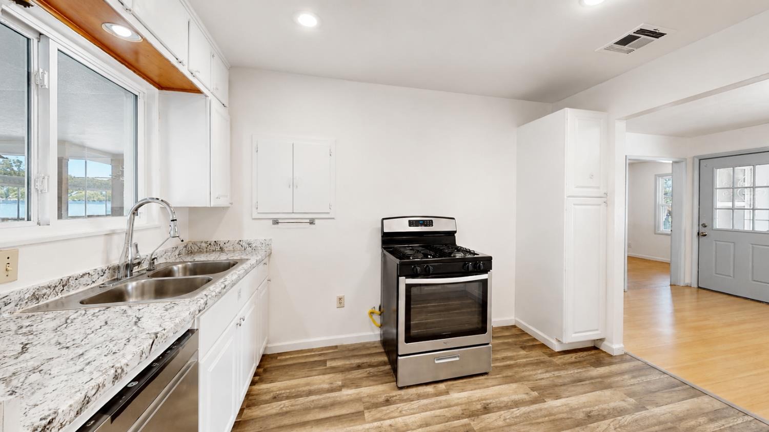 324 Sycamore Ave, Manteca, CA 95336