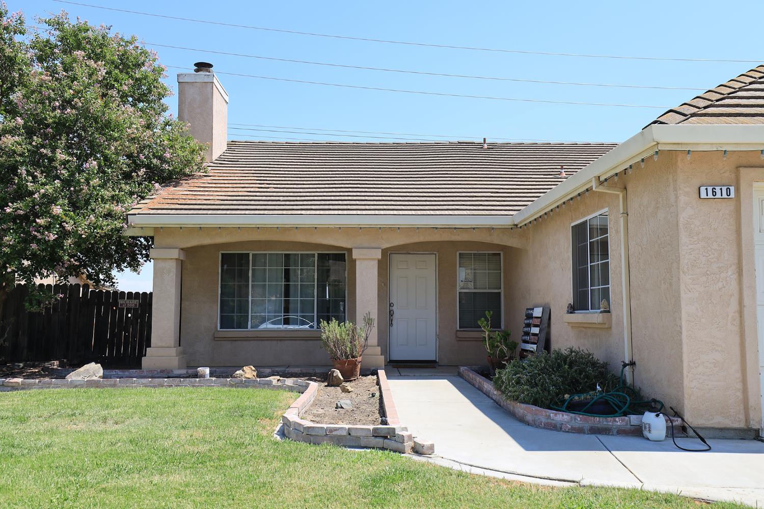 1610 Brookhaven Dr, Newman, CA 95360