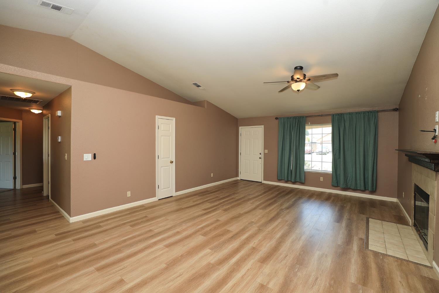 1610 Brookhaven Dr, Newman, CA 95360