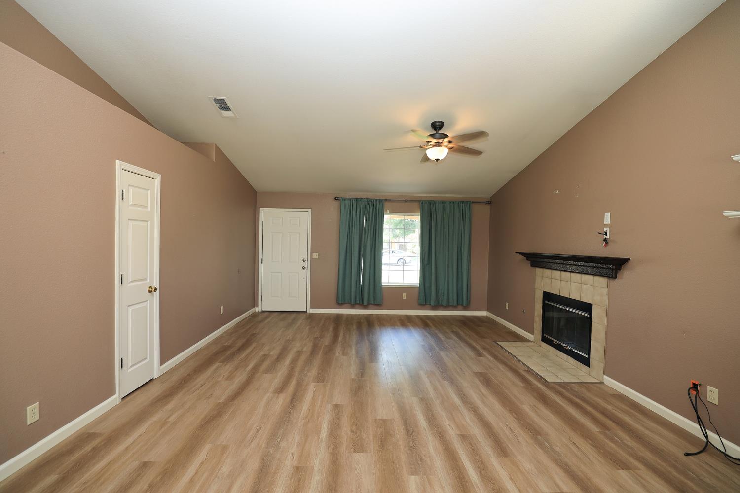 1610 Brookhaven Dr, Newman, CA 95360
