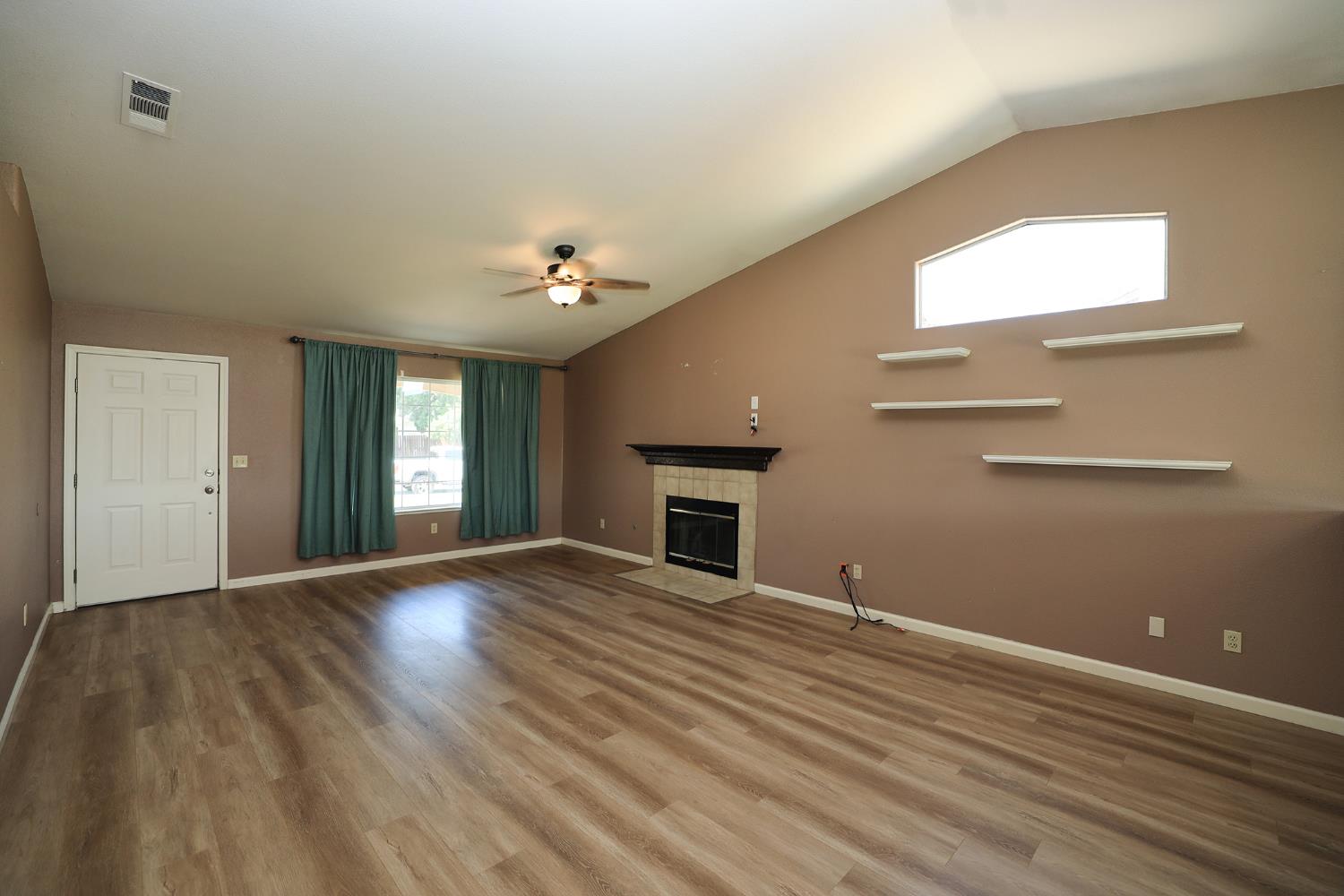 1610 Brookhaven Dr, Newman, CA 95360