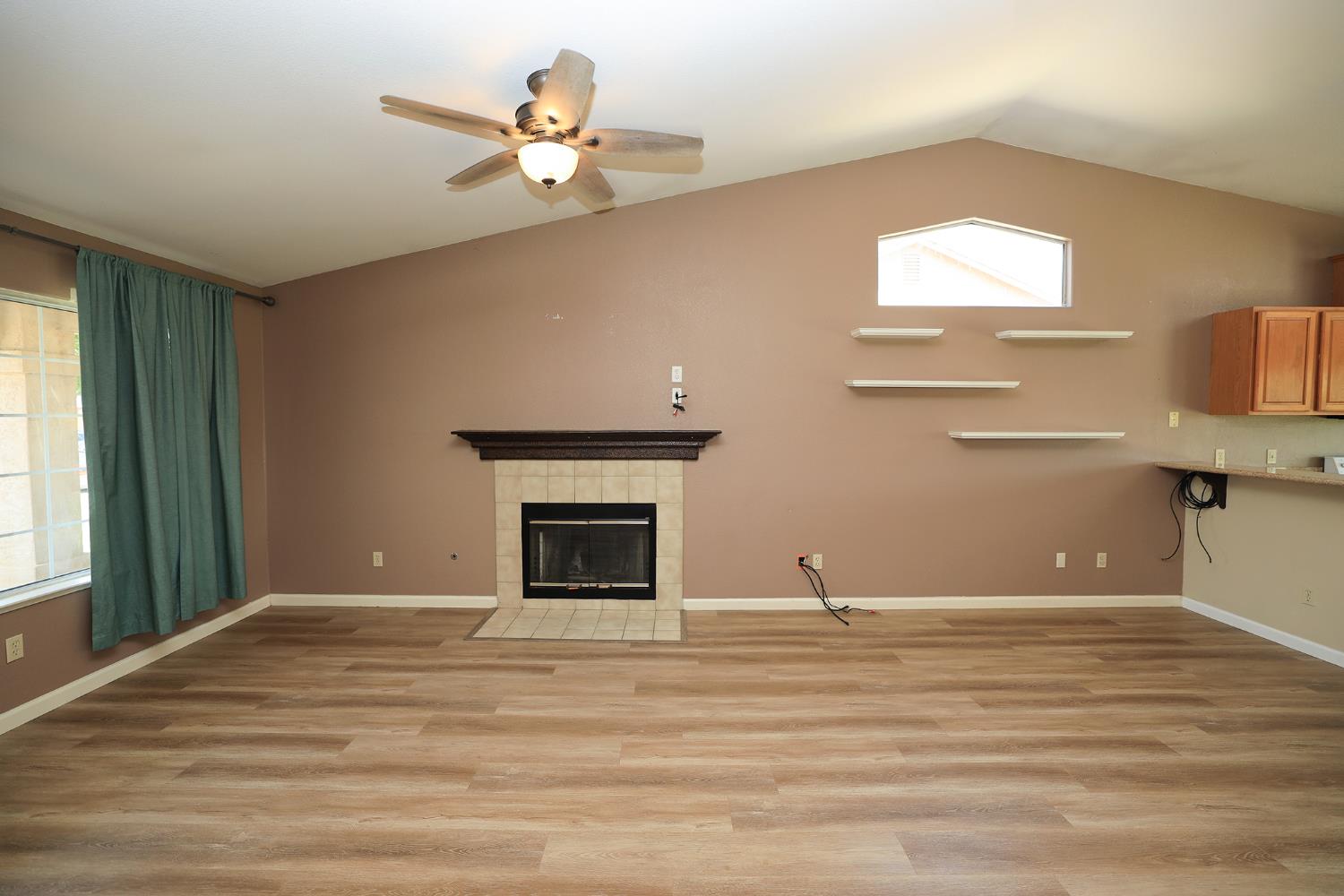 1610 Brookhaven Dr, Newman, CA 95360
